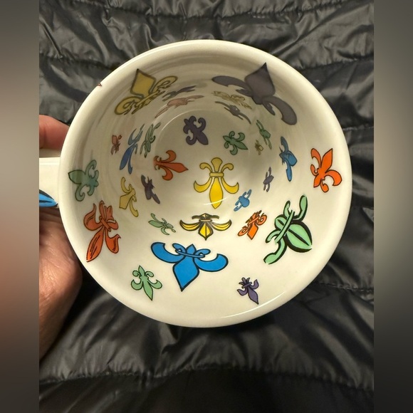 Louisiana coffee cup with Fleur de Lis inside & outside No chips or cracks. EUC - Picture 2 of 5